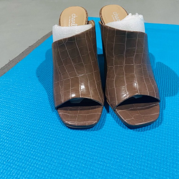 Brandnew Charles David Genie mules, nude/tan color, size 8 - Picture 4 of 4